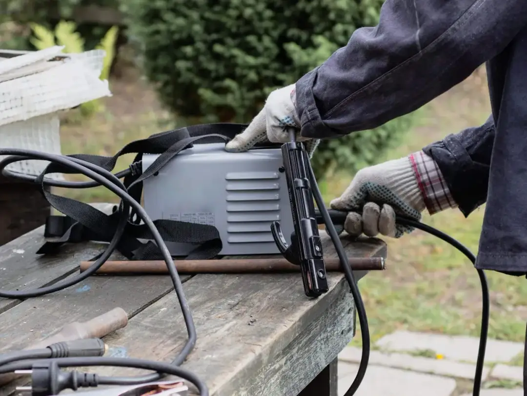 Jaką spawarkę inwertorową wybrać? Najlepsze modele dla amatorów