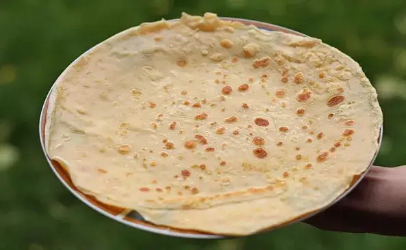 Ile kcal ma naleśnik z serem na słodko? Sprawdź, jak wpływa na dietę!