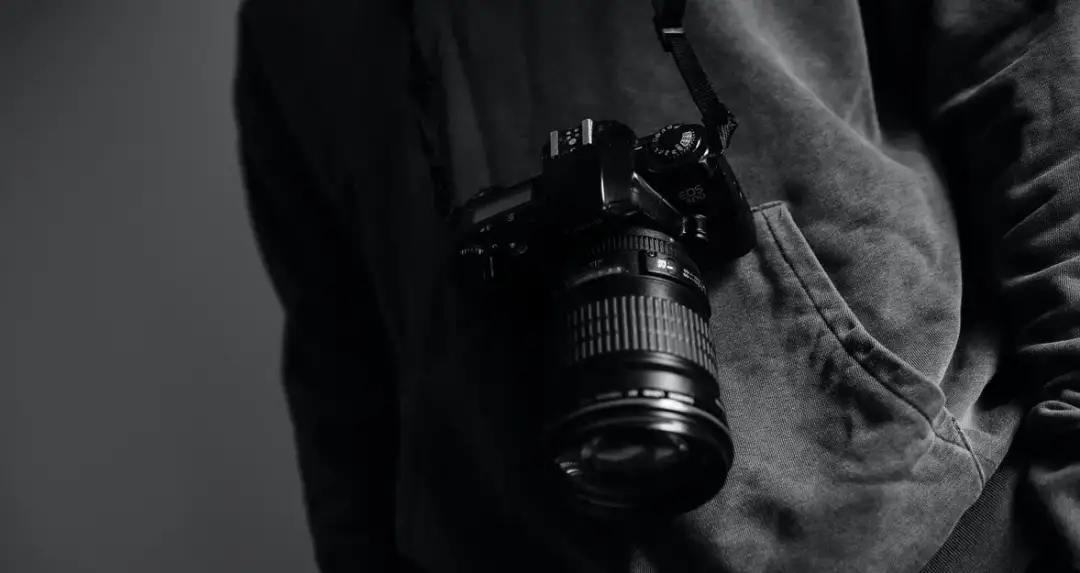 Ile kosztuje godzina fotografa? Stawki netto 2024 + czynniki cenowe