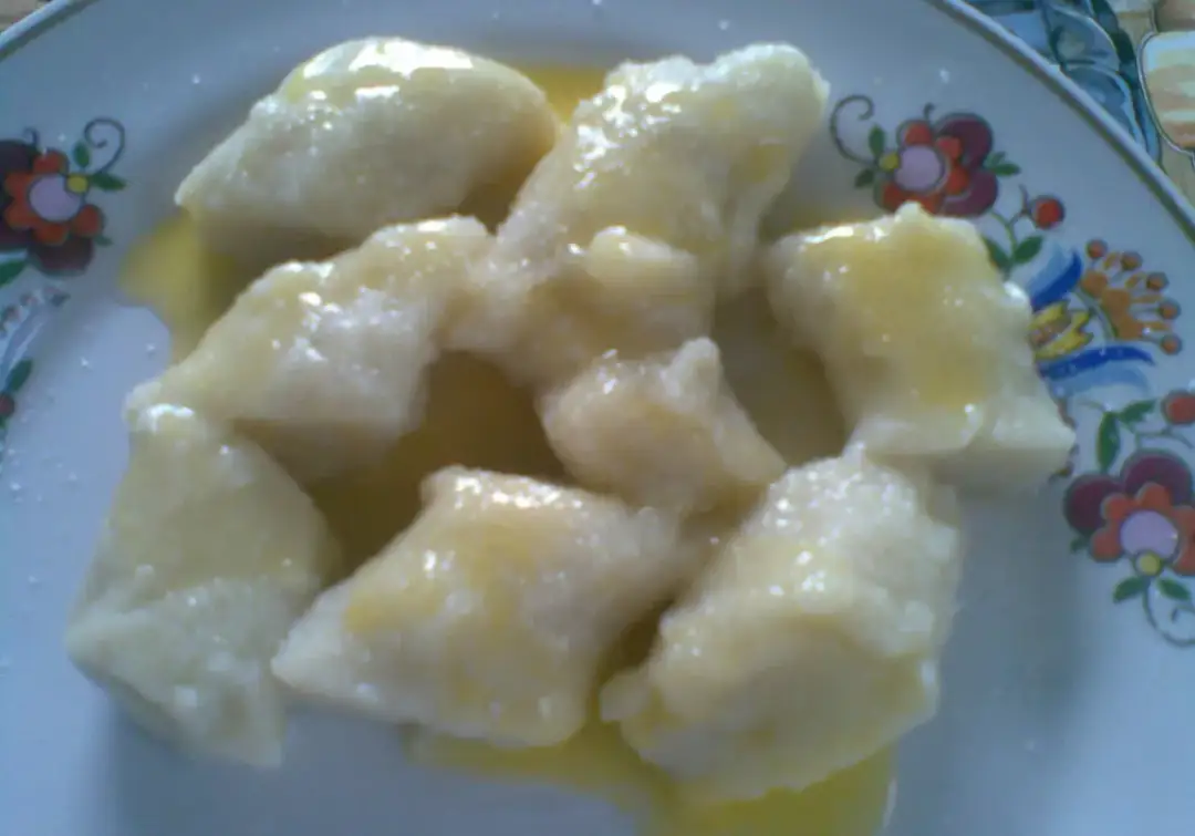 Jak zrobić pyszne kopytka na słodko – proste przepisy i słodkie dodatki