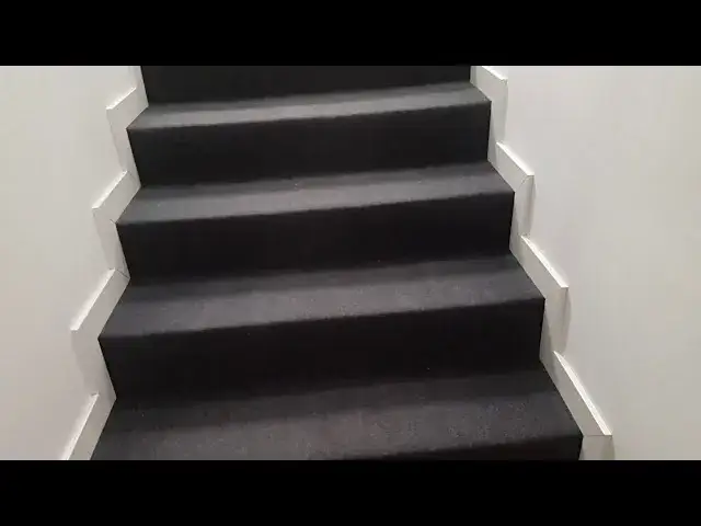 Jak zamocować chodnik na schodach, aby uniknąć niebezpieczeństw?