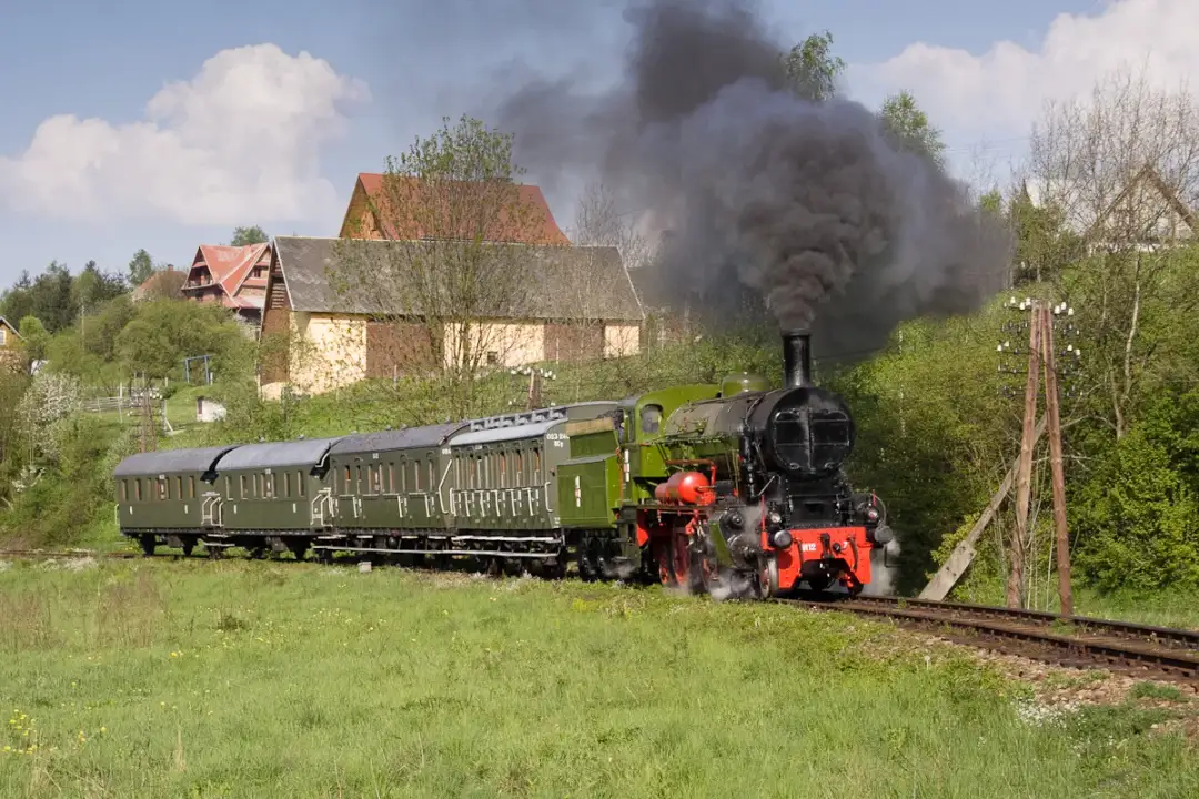 Skansen kolejowy Chabówka - odkryj fascynującą historię kolei w Polsce