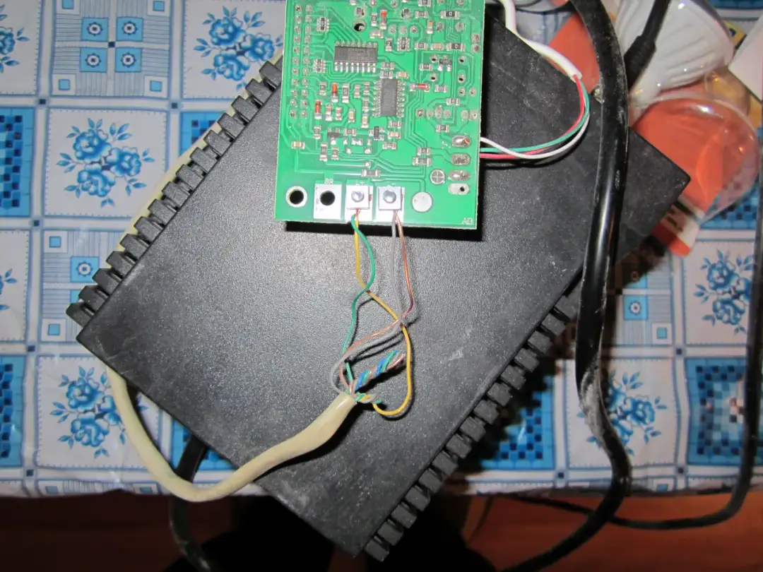 Podłącz domofon 2-żyłowy do starej instalacji: Poradnik krok po kroku