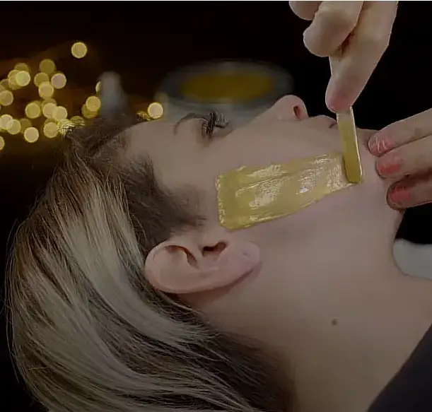 Jak depilować woskiem w domu: uniknij bólu i podrażnień