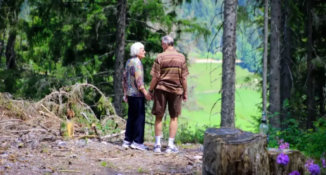 Czy Sejm zatwierdził bon turystyczny dla emerytów? Oto prawda
