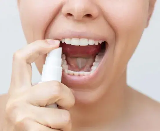 Jak nawilżyć jamę ustną i pokonać uporczywą suchość w ustach