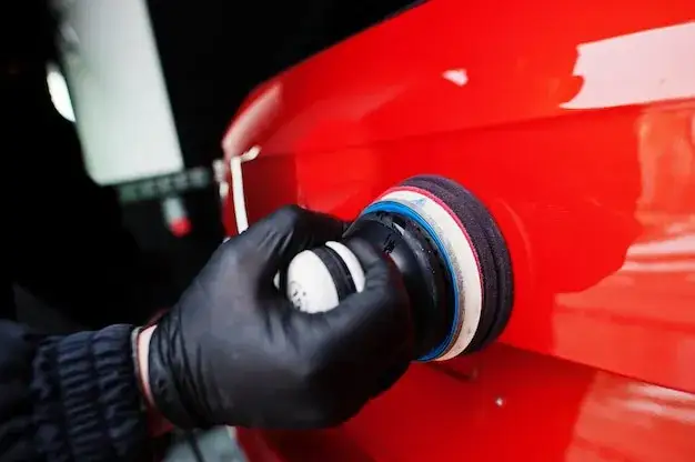 Jak umyć auto przed woskowaniem, aby uniknąć zarysowań i smug