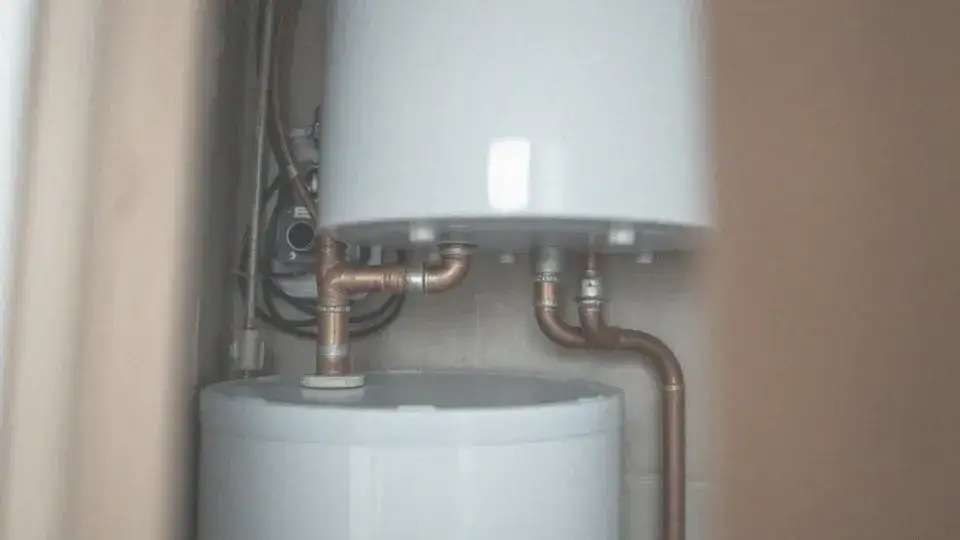 Dlaczego bojler szumi? Oto najczęstsze przyczyny i rozwiązania