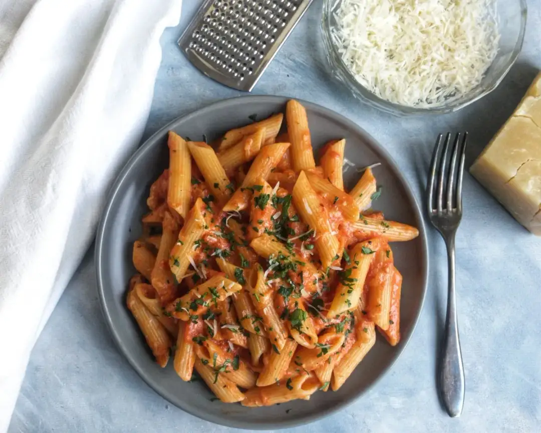 Penne alla vodka – prosty przepis, który podbije Twoje podniebienie