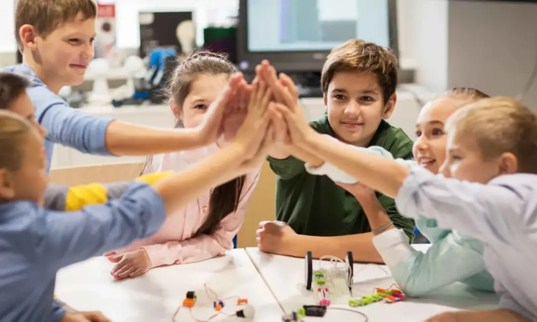 Ciekawe zajęcia z pedagogiem, które rozwijają emocjonalnie i społecznie