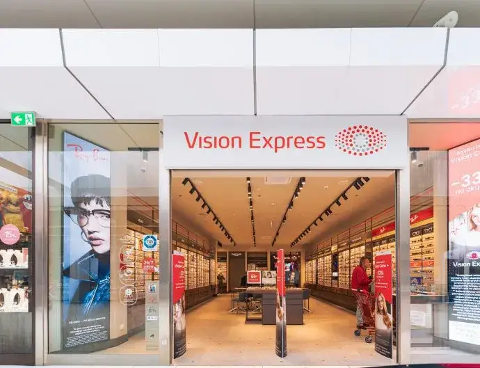 Czy w Vision Express jest okulista? Sprawdź dostępność usług okulistycznych