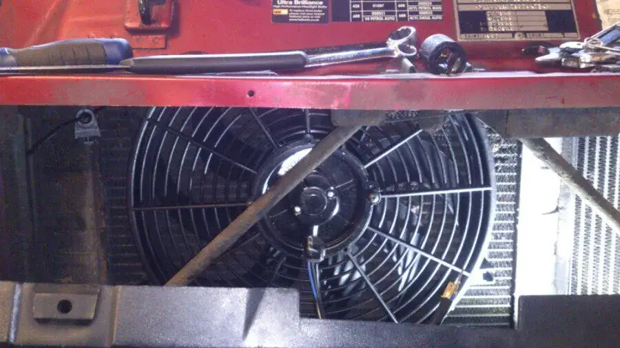 Jak podłączyć dodatkowy wentylator chłodnicy i uniknąć problemów z przegrzewaniem Jak podłączyć dodatkowy wentylator chłodnicy i uniknąć problemów z przegrzewaniem