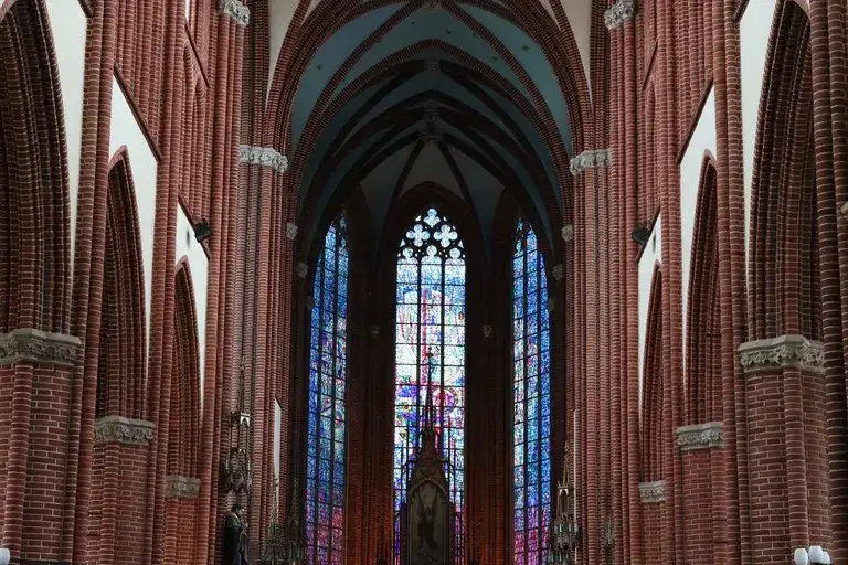 Czy 15 sierpnia trzeba iść do kościoła? Obowiązki i wyjątki