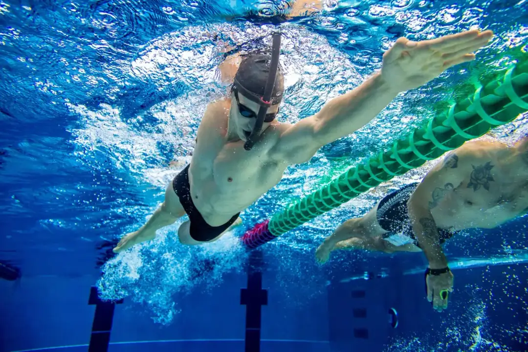 Jak szybciej pływać kraulem? Sekret techniki i treningu
