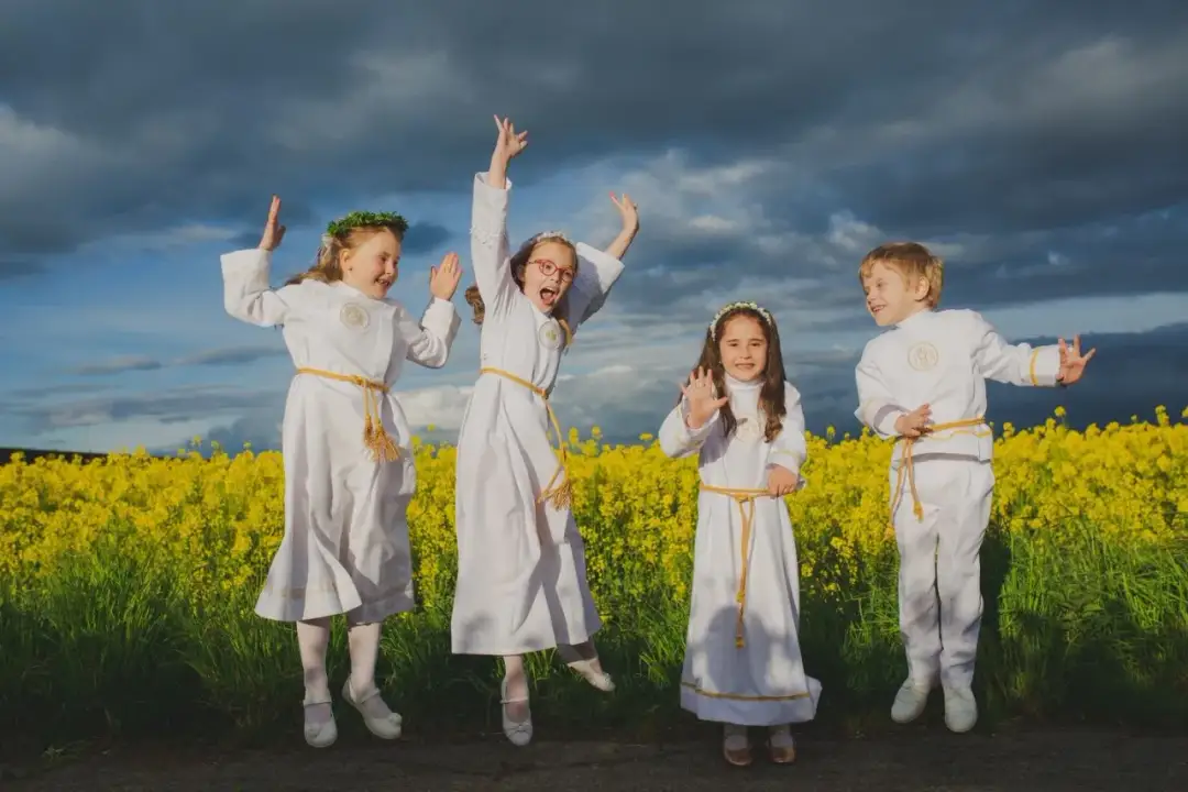 Ile kosztuje fotograf na komunię? Ceny, które zaskoczą rodziców