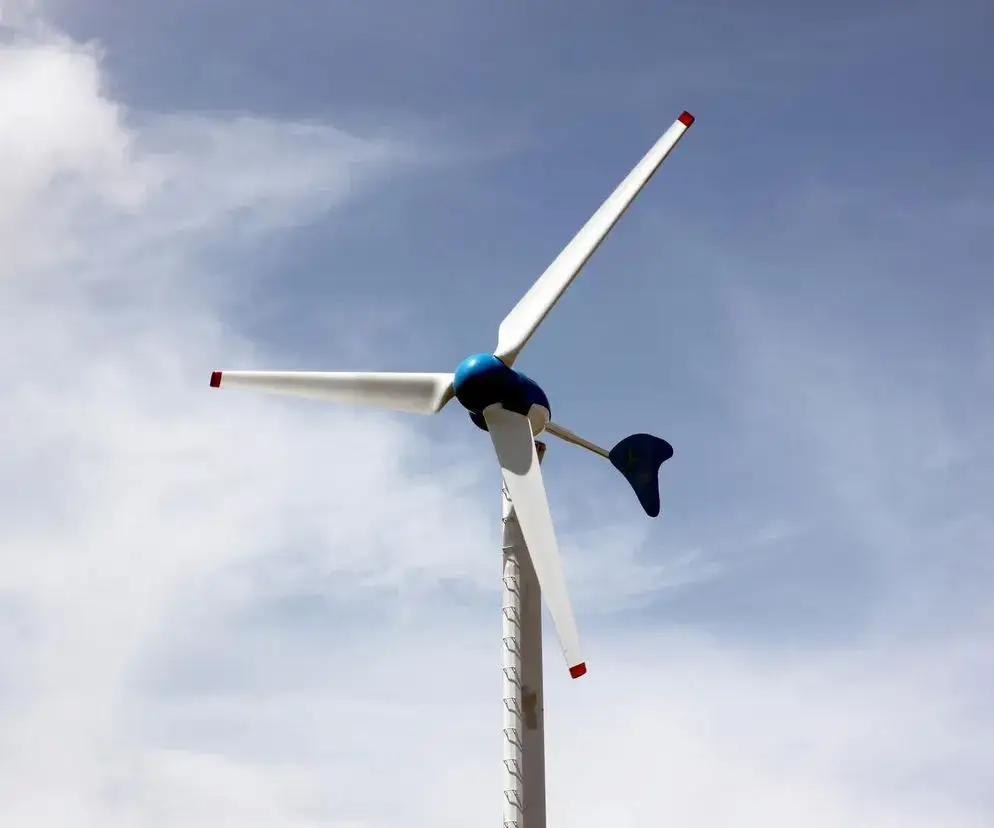 Ile kosztuje turbina wiatrowa 5 kW? Odkryj ukryte koszty instalacji