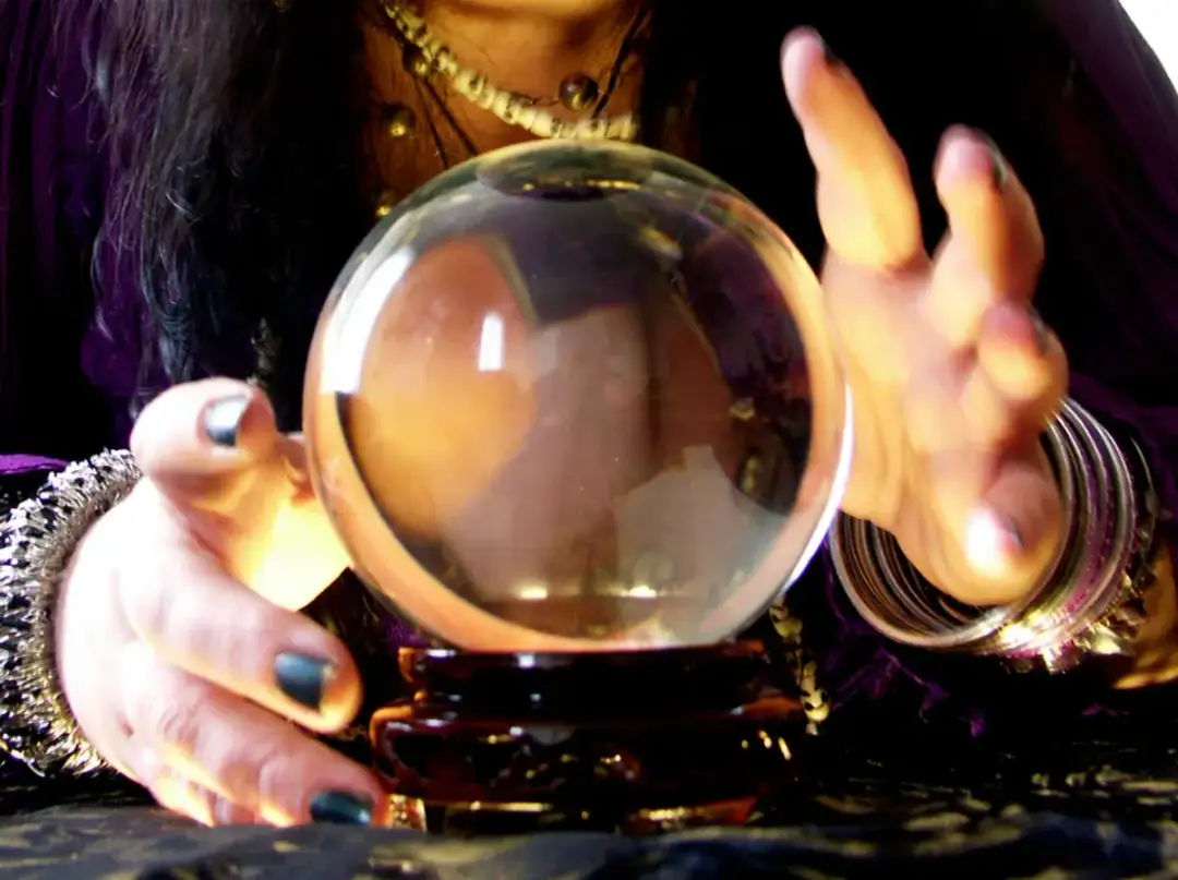 Czy jasnowidzenie to grzech? Kontrowersje i różne opinie religijne