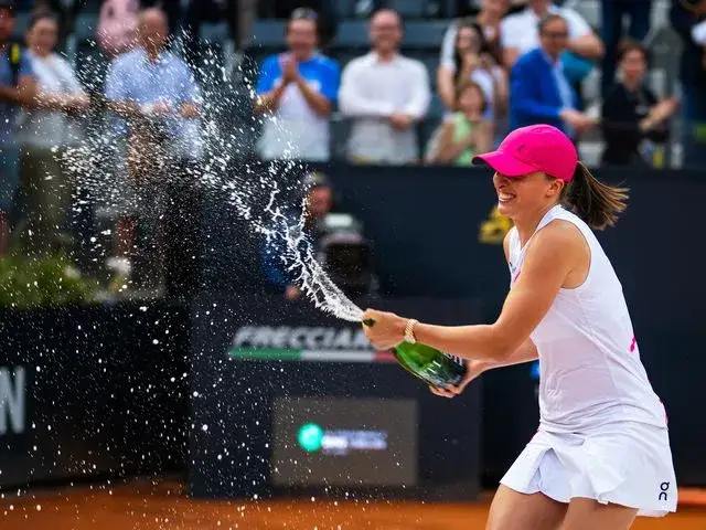 Ile zarabia Iga Świątek? Zaskakujące dane o jej zarobkach w tenisie