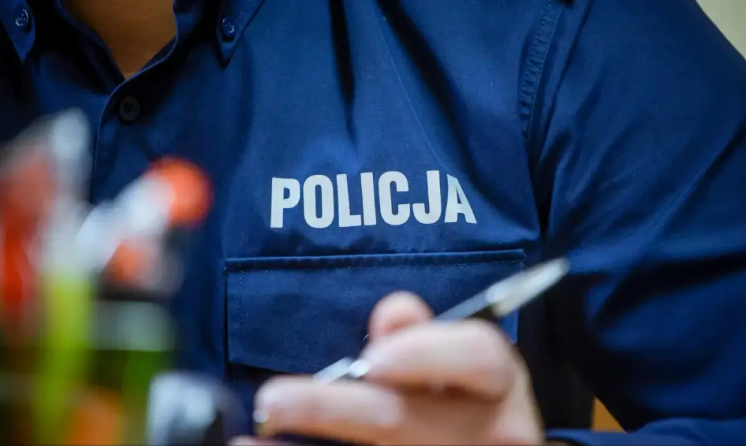 Jak policja sprawdza telefon - poznaj swoje prawa i procedury kontroli