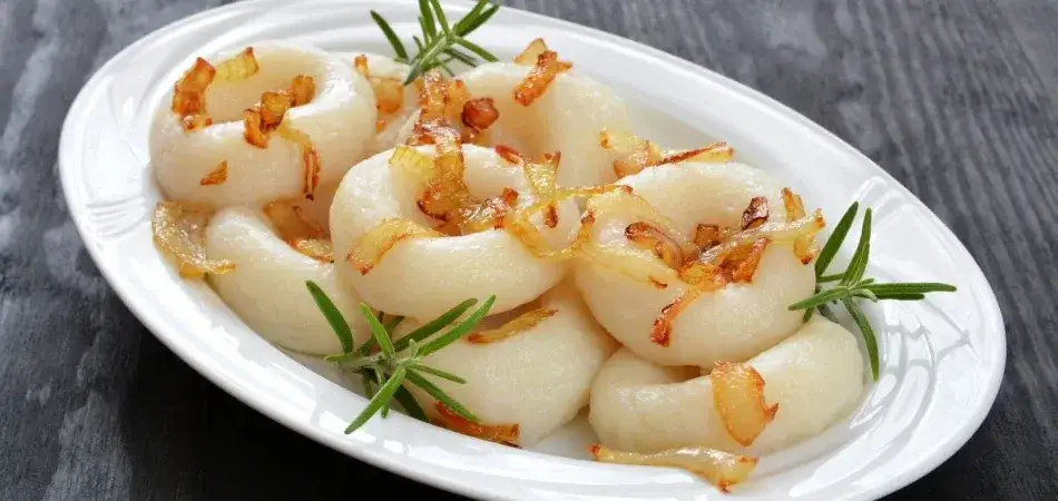 Jakie surówki do klusek śląskich, które zachwycą Twoje podniebienie?