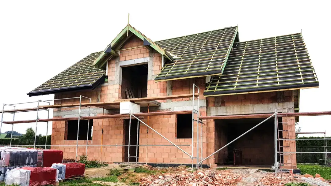 Czy poddasze użytkowe to kondygnacja? Sprawdź ważne przepisy budowlane