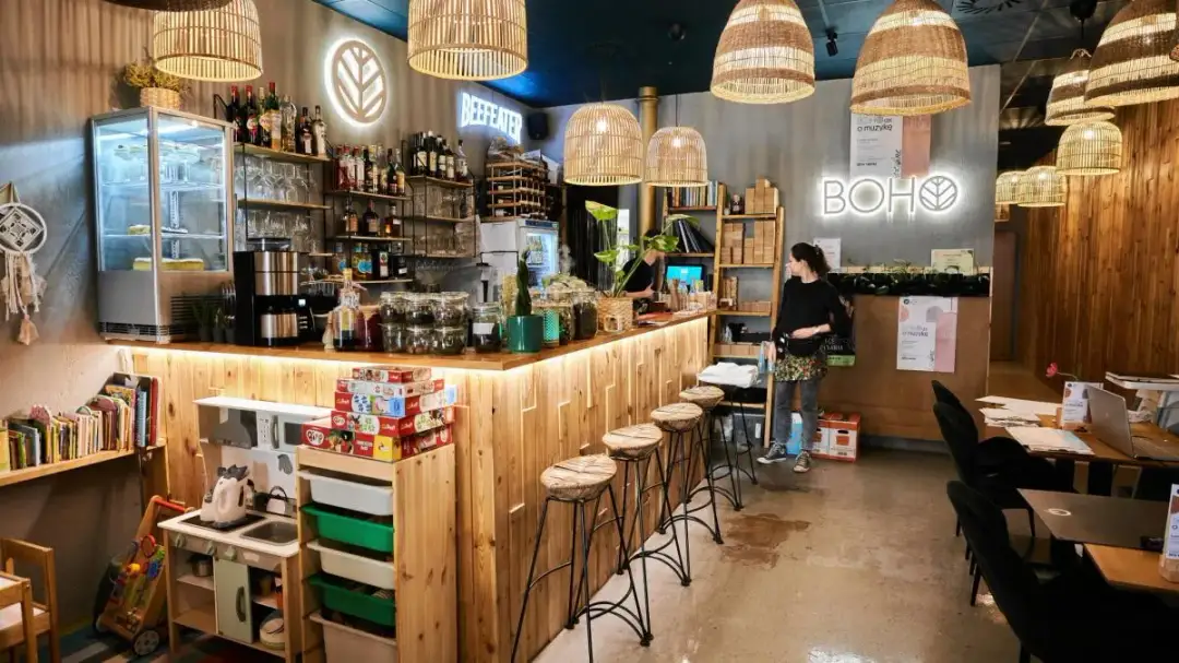 Restauracja Wegańska Łódź: 5 Miejsc Które Pokochasz Za Smak i Atmosferę