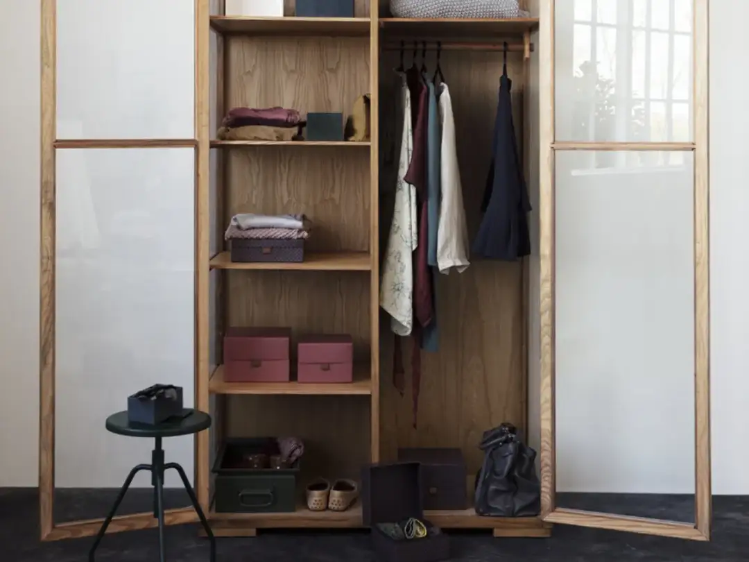 Jak urządzić małą garderobę, aby maksymalnie wykorzystać przestrzeń?