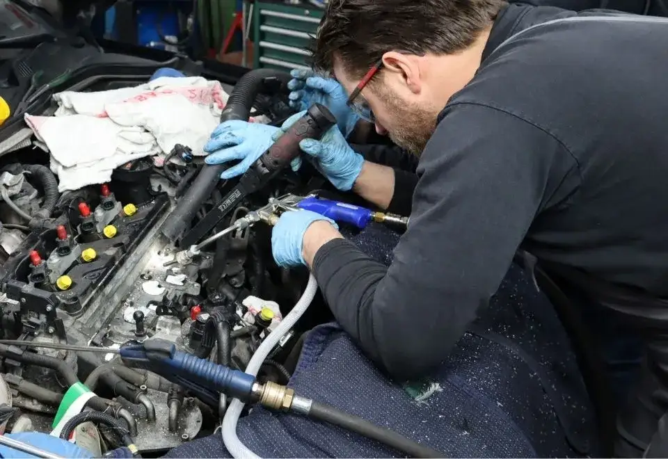 Jak Prawidłowo Przeprowadzić Czyszczenie Zaworów - Metody, Znaczenie i Proces Krok po Kroku