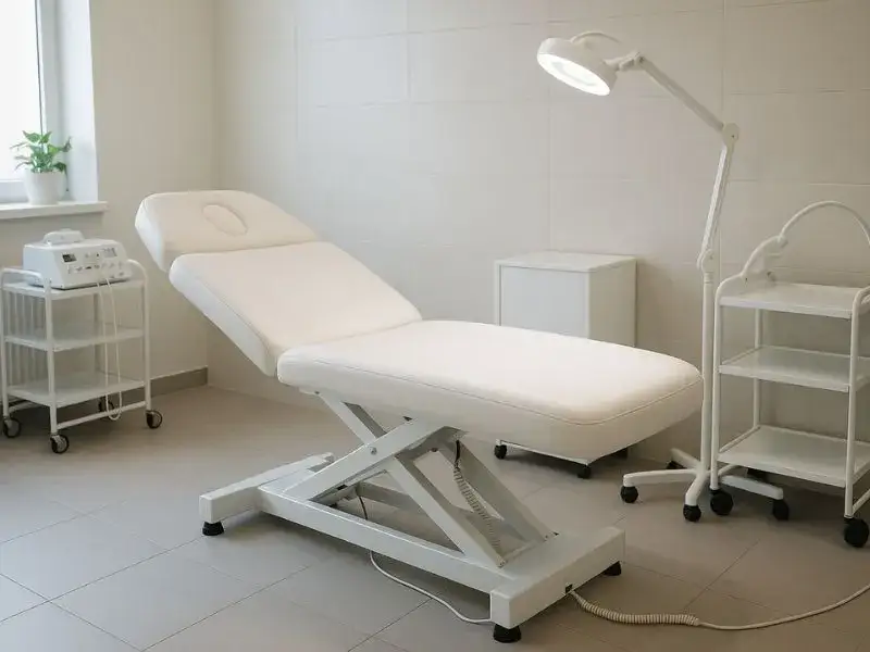 5 powodów, dla których Twoja placówka potrzebuje kozetki z elektryczną regulacją