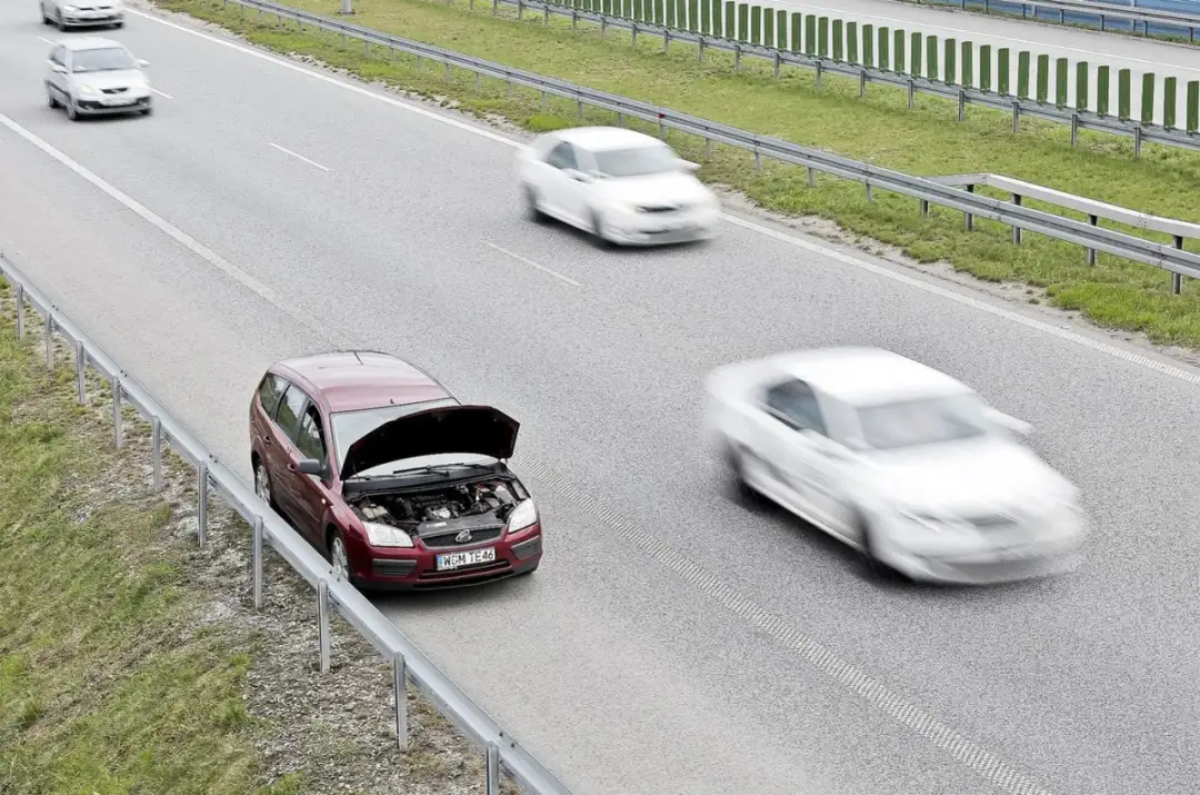 Czy dopuszczalne jest holowanie samochodem osobowym na autostradzie?