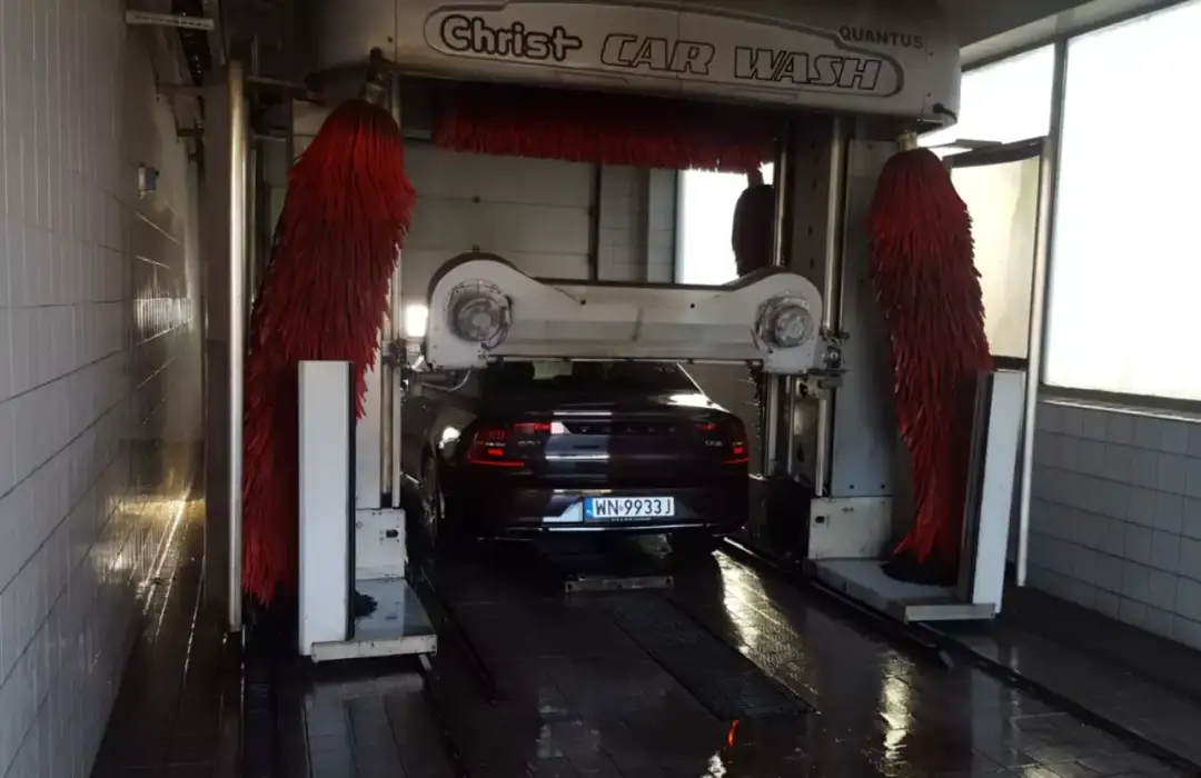 Myjnia samoobsługowa: Umyj auto bez zacieków! Poradnik krok po kroku