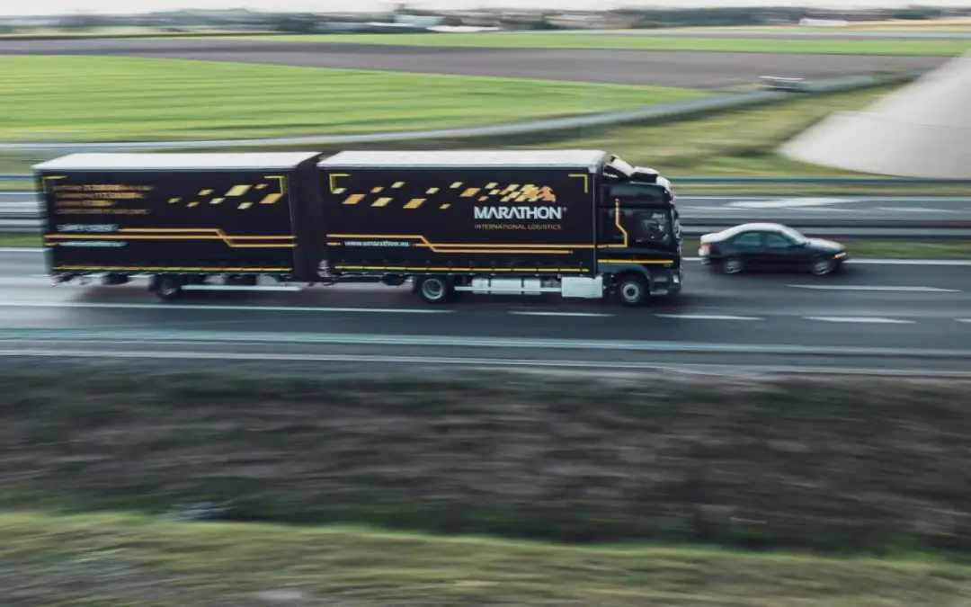 Ile waży naczepa? Odkryj wagę różnych typów naczep i ich znaczenie