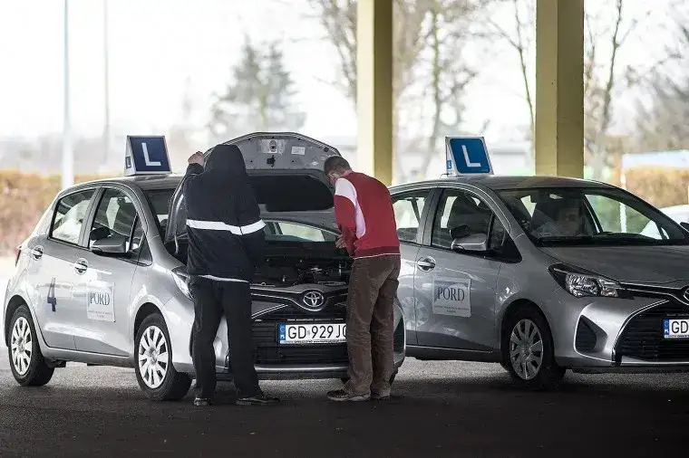 Czy można wybrać egzaminatora na prawo jazdy? Oto prawda o wyborze