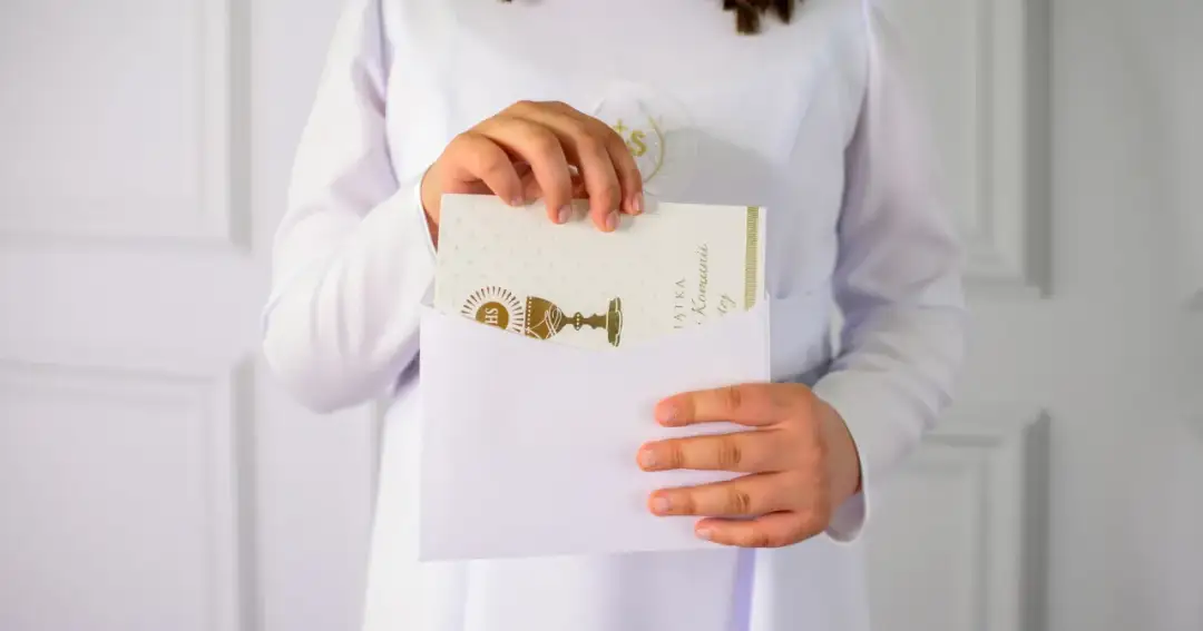 Ile do koperty na komunię? Oto kwoty, które warto włożyć