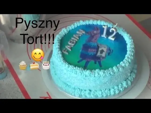 Jak ozdobić tort z opłatkiem, aby zachwycił swoim wyglądem