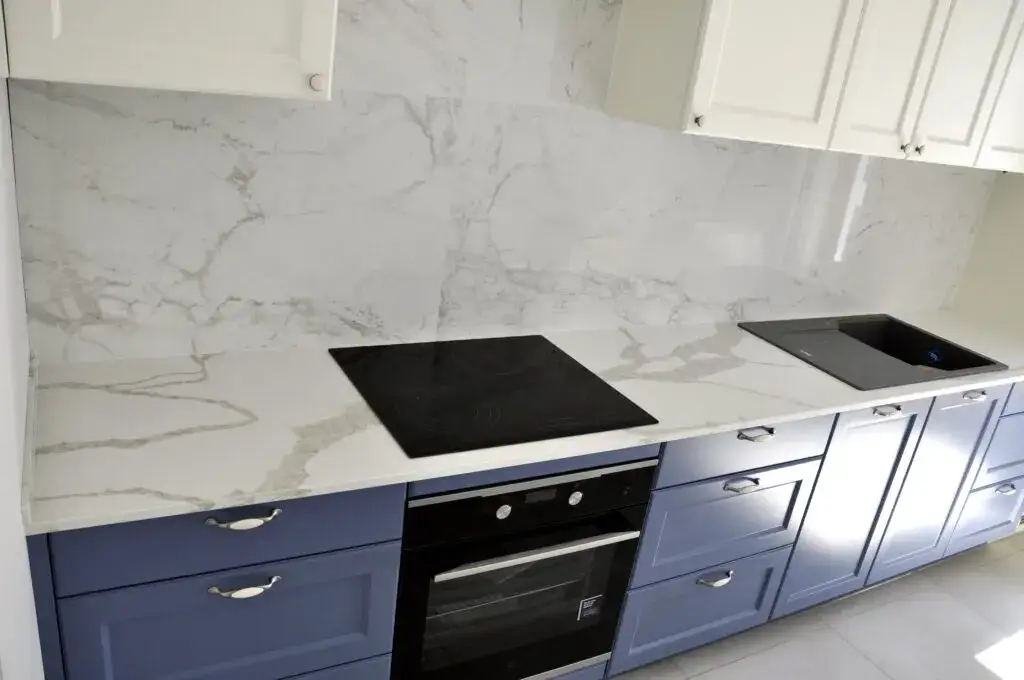 Konglomerat kwarcowy Calacatta – idealny wybór do Twojego wnętrza