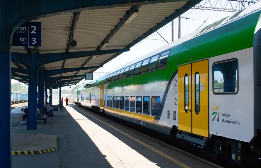 Katowice-Mielno pociągiem: Jak zaplanować podróż i nie przepłacić?