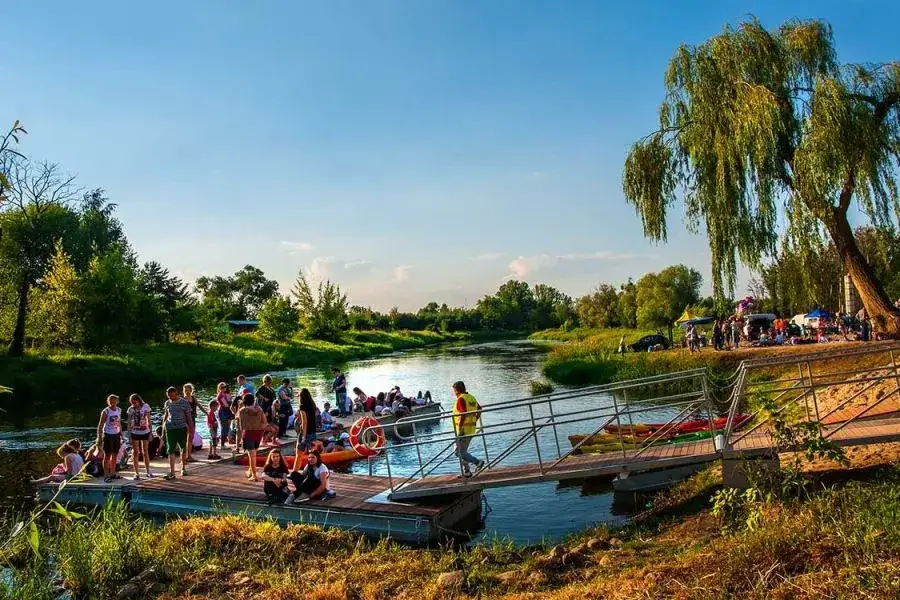 Spływ kajakowy Sochaczew - odkryj malownicze trasy i atrakcje