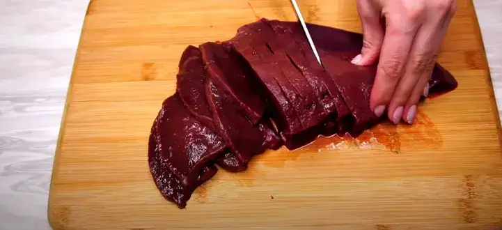 Ile gotować wątróbkę drobiową, aby była soczysta i delikatna?