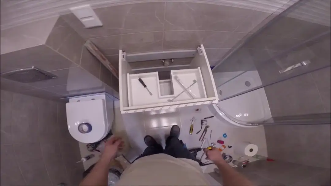 Jak złożyć szafkę pod umywalkę Cersanit bez zbędnych błędów