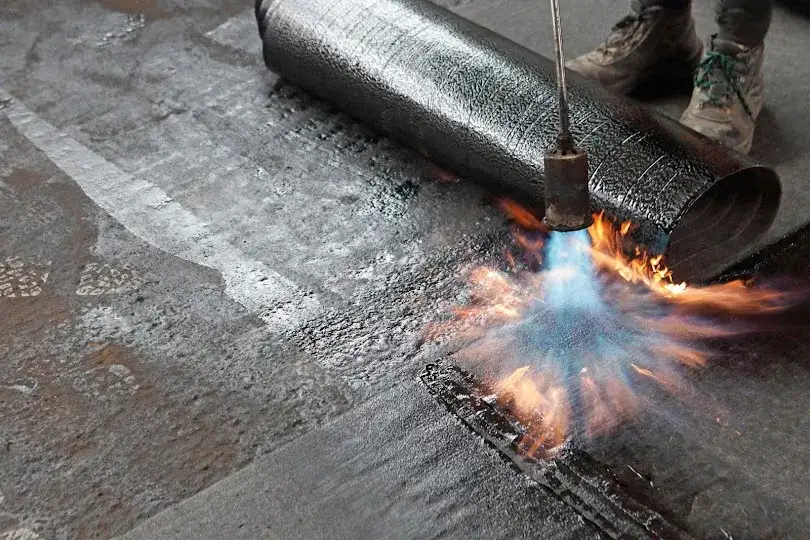 Papa czy folia na chudziak – który materiał izolacyjny jest lepszy dla wylewki?