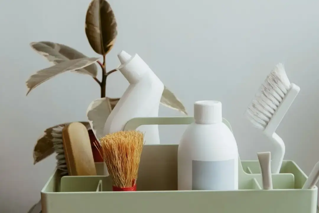 Skuteczne sposoby na mycie kafelek po remoncie bez zniszczeń