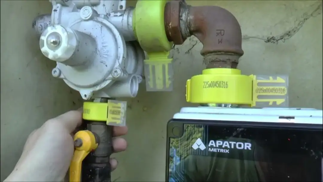 Jak zakręcić zawór gazu przy liczniku i uniknąć niebezpieczeństwa
