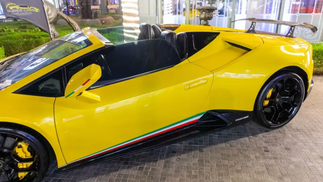 Ile kosztuje wynajem Lamborghini Huracan? Pełny cennik i warunki