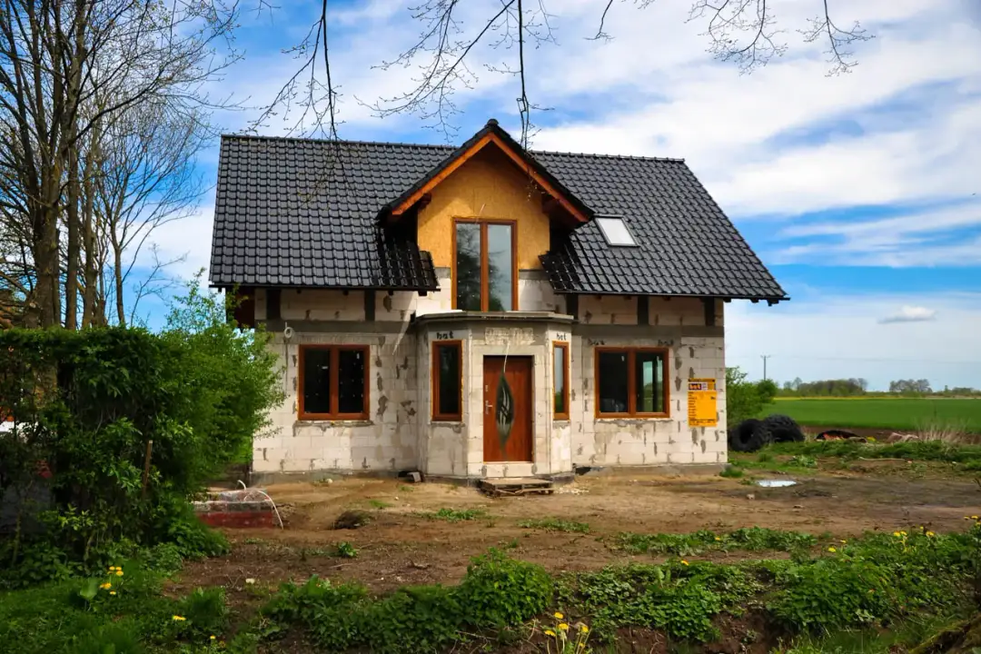 Czy sprzedający mieszkanie płaci podatek? Poznaj zasady i wyjątki