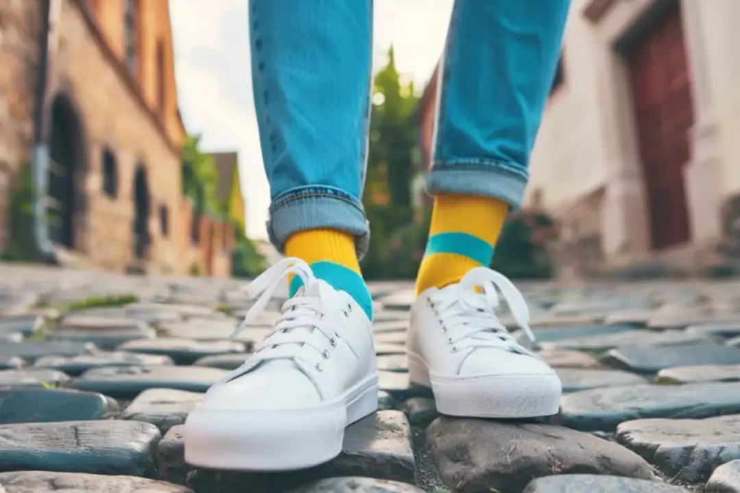 Jakie skarpetki do sneakersów? Przewodnik po stylu i trendach
