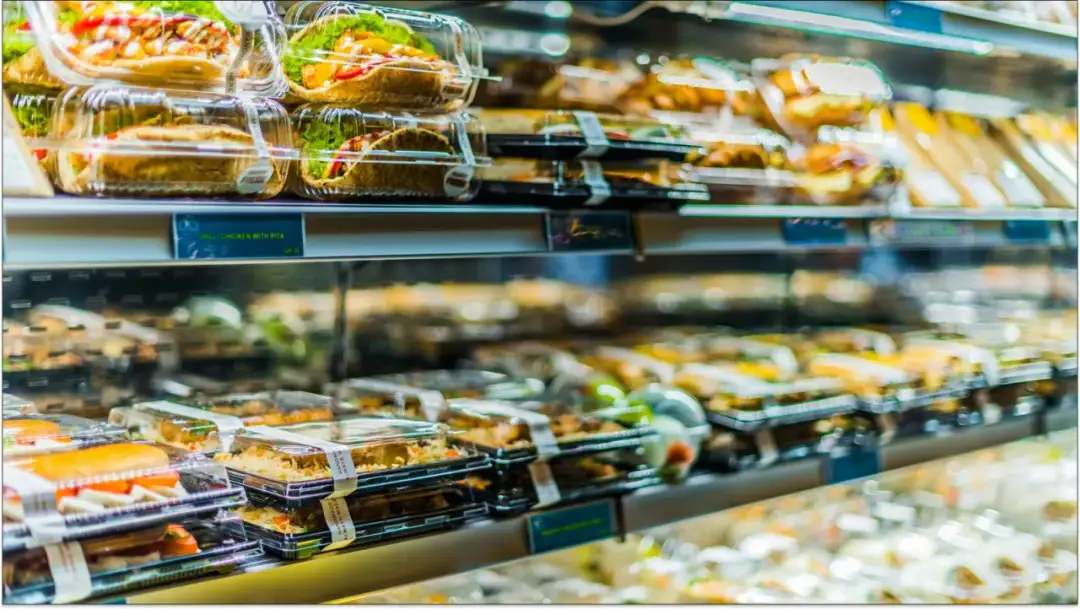 Czy można przewozić kanapki w bagażu podręcznym? Sprawdź zasady i porady