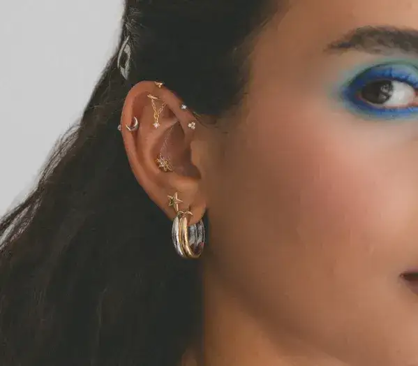 Czy można zrobić dwa kolczyki na raz? Sprawdź ryzyko i zalety