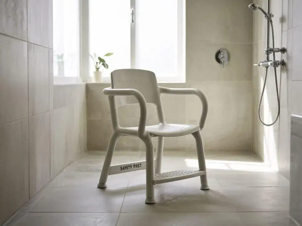 Jakie krzesło do łazienki wybrać, aby uniknąć problemów z wilgocią?