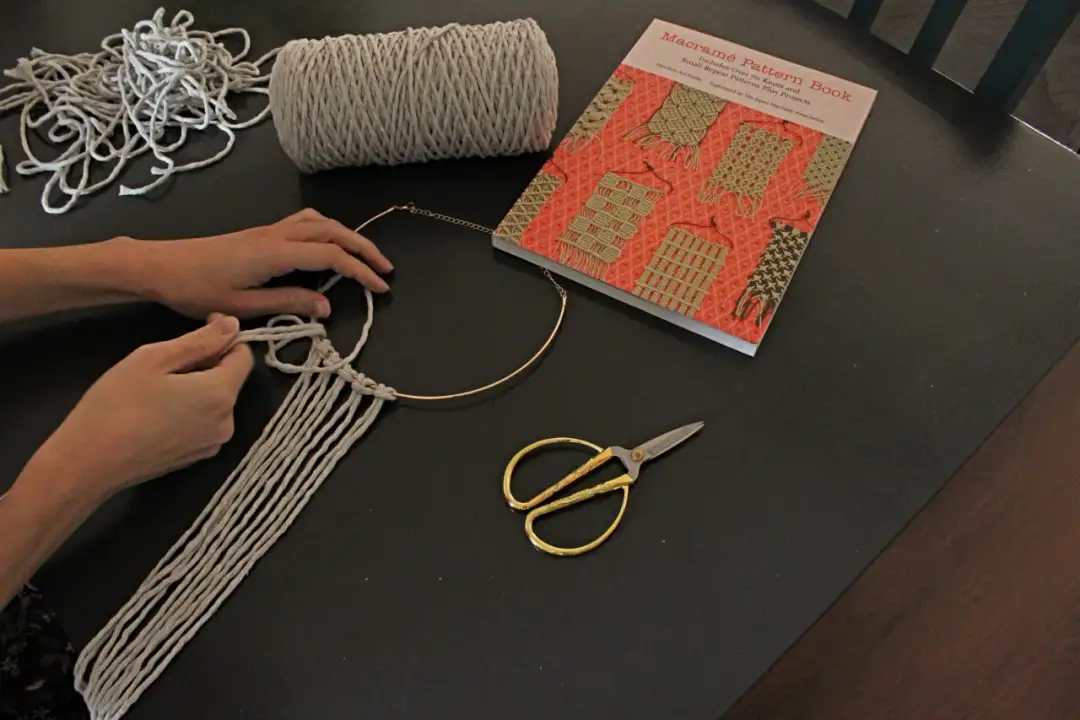 Jak zrobić naszyjnik makrama: Prosty tutorial krok po kroku